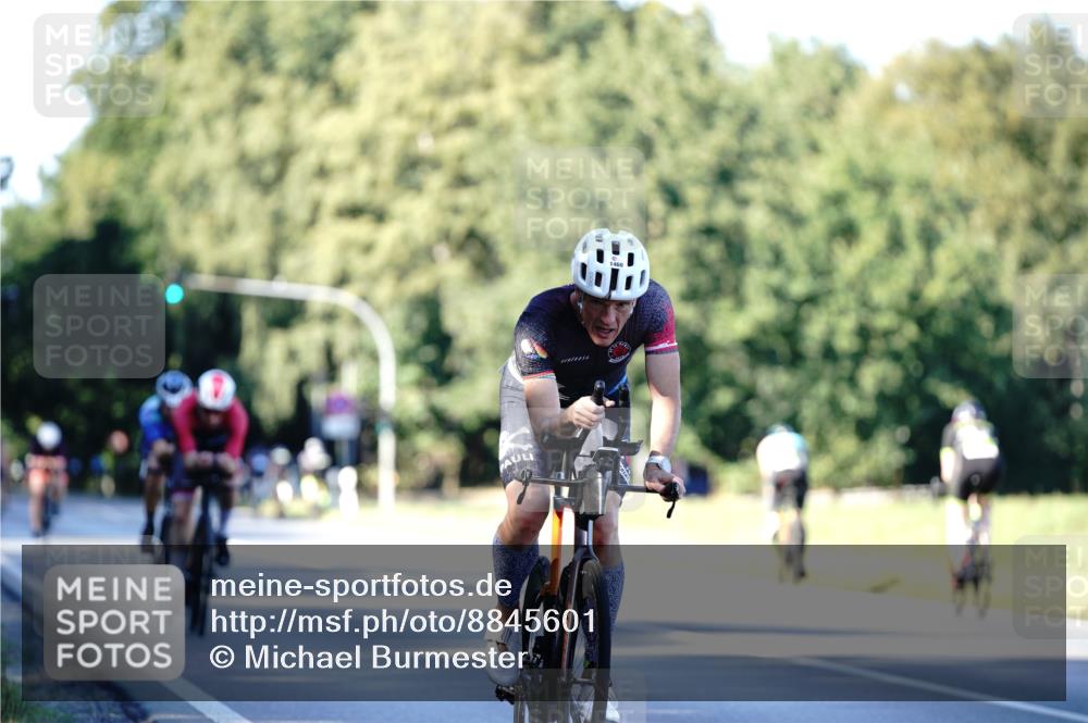 07.09.2025 - 19. Norderstedt Triathlon Michael Burmester http://msf.ph/oto/8845601 07.09.2025 16:05:48 Radfahren 902, 939, 1460, 1573 meine-sportfotos.de