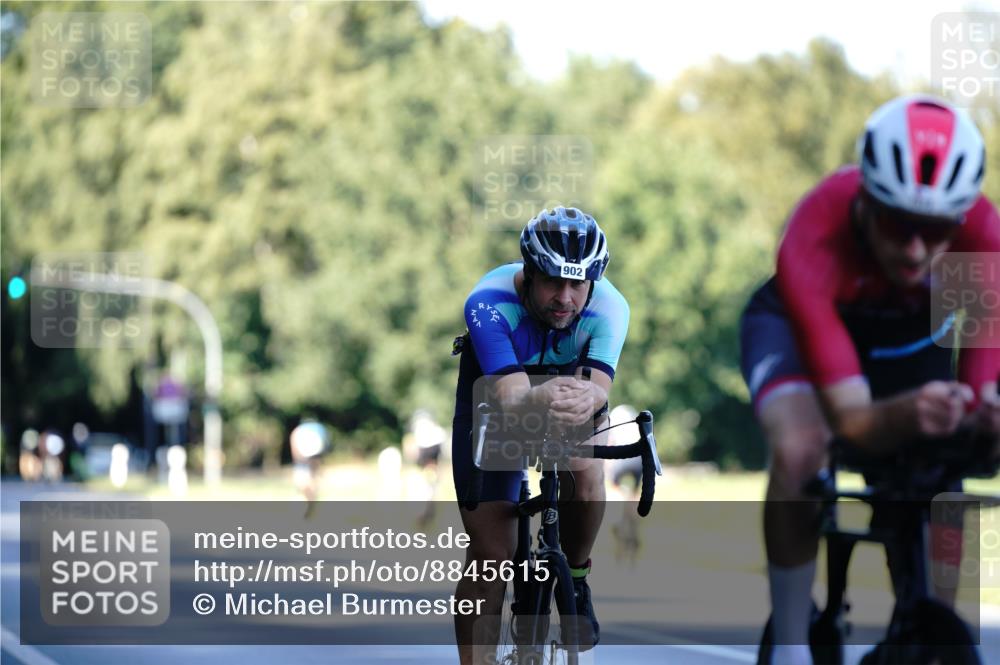 07.09.2025 - 19. Norderstedt Triathlon Michael Burmester http://msf.ph/oto/8845615 07.09.2025 16:05:51 Radfahren 902, 1460, 1573 meine-sportfotos.de
