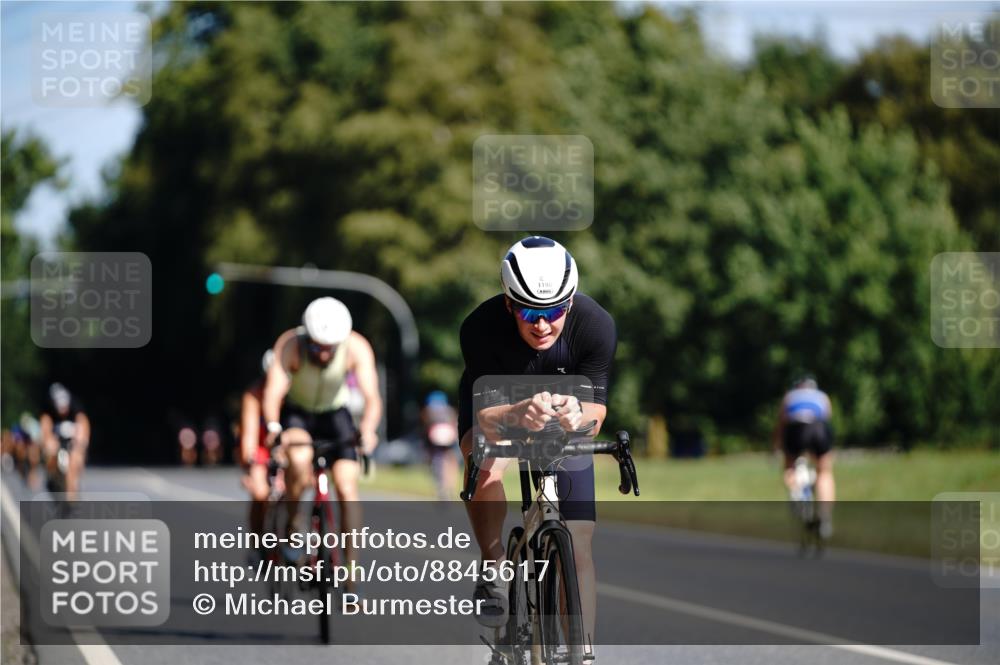 07.09.2025 - 19. Norderstedt Triathlon Michael Burmester http://msf.ph/oto/8845617 07.09.2025 11:06:28 Radfahren 196, 200, 1198 meine-sportfotos.de