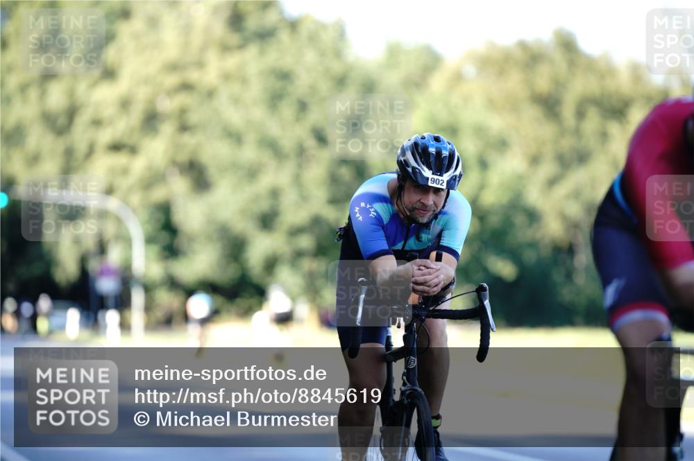 07.09.2025 - 19. Norderstedt Triathlon Michael Burmester http://msf.ph/oto/8845619 07.09.2025 16:05:51 Radfahren 902, 1460, 1573 meine-sportfotos.de