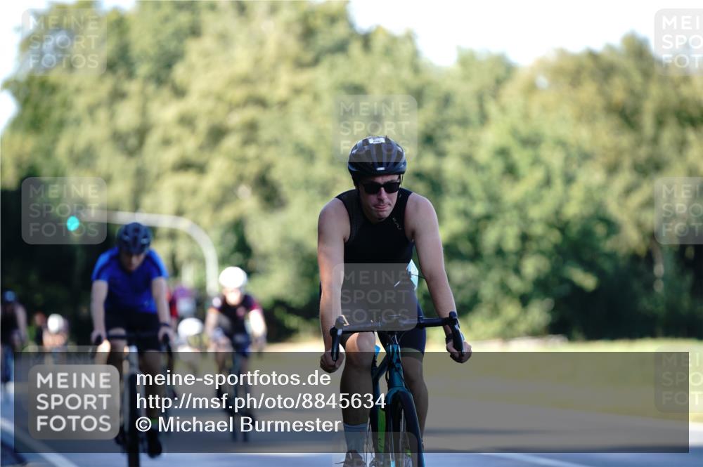 07.09.2025 - 19. Norderstedt Triathlon Michael Burmester http://msf.ph/oto/8845634 07.09.2025 16:05:58 Radfahren 418, 878, 886, 890, 1046 meine-sportfotos.de