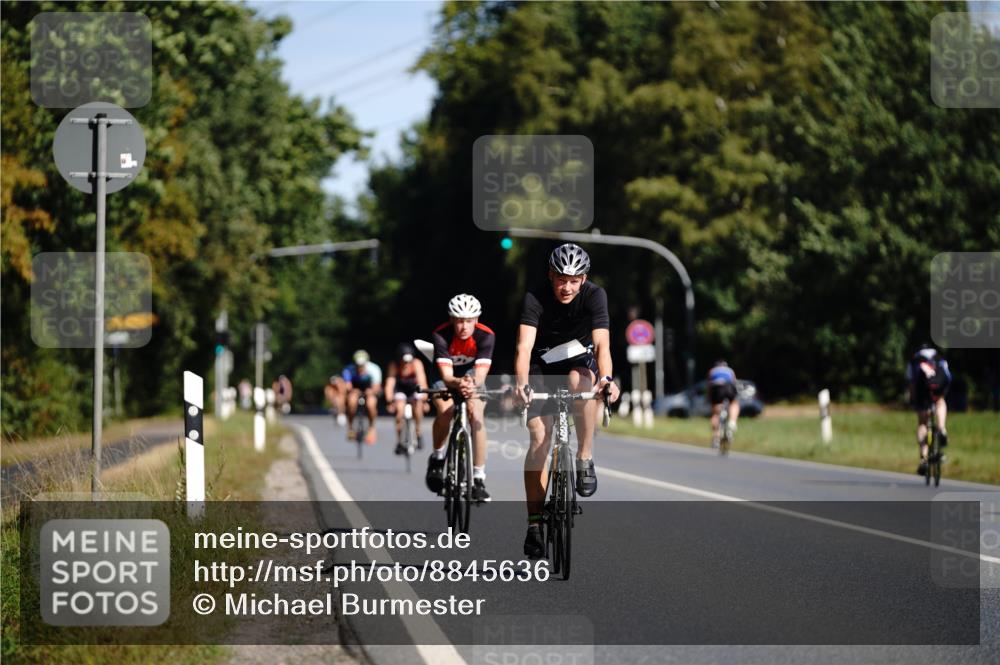 07.09.2025 - 19. Norderstedt Triathlon Michael Burmester http://msf.ph/oto/8845636 07.09.2025 11:06:32 Radfahren 196, 1189, 1198, 1203 meine-sportfotos.de