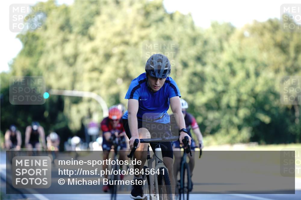 07.09.2025 - 19. Norderstedt Triathlon Michael Burmester http://msf.ph/oto/8845641 07.09.2025 16:05:59 Radfahren 418, 878, 886, 890, 1534 meine-sportfotos.de