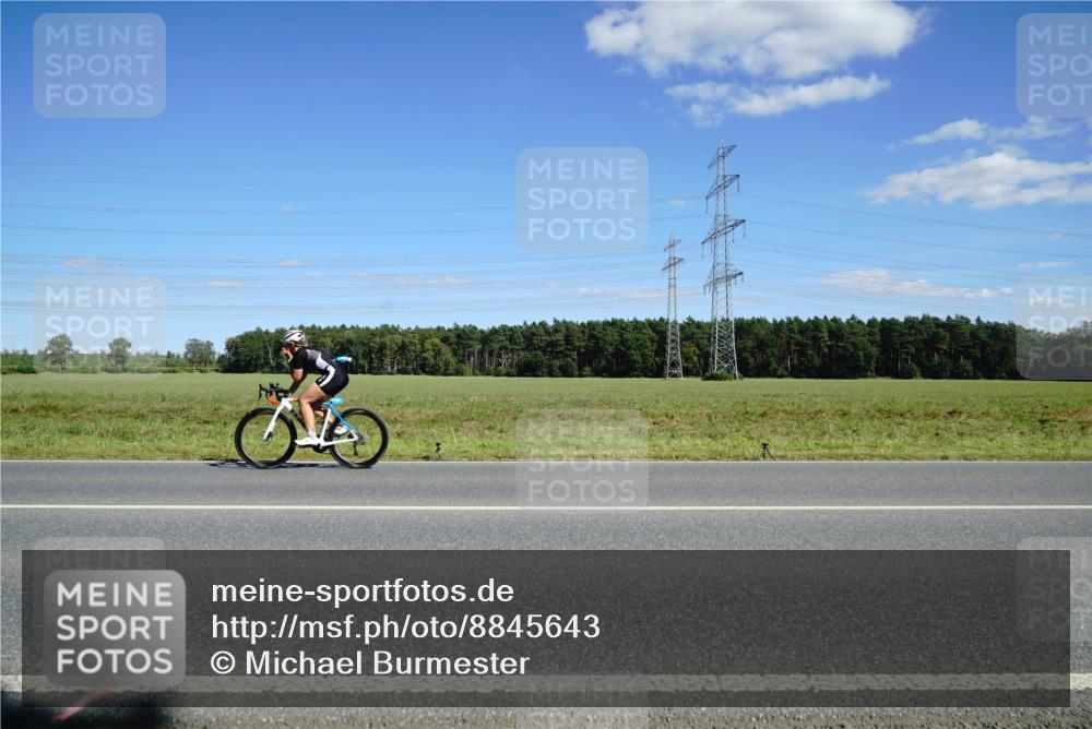 07.09.2025 - 19. Norderstedt Triathlon Michael Burmester http://msf.ph/oto/8845643 07.09.2025 15:03:32 Radfahren 363 meine-sportfotos.de