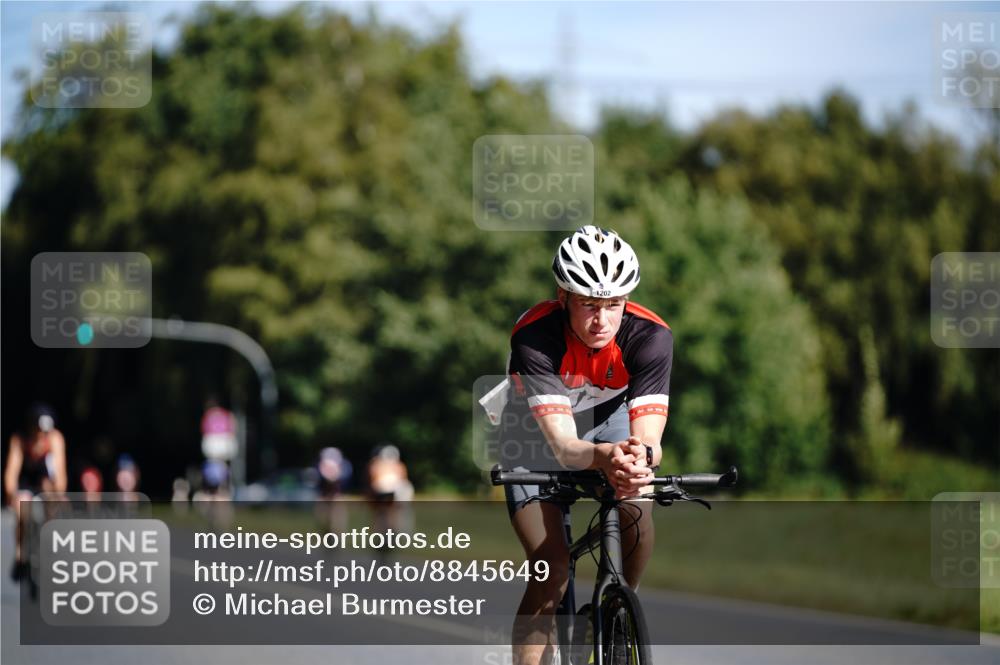 07.09.2025 - 19. Norderstedt Triathlon Michael Burmester http://msf.ph/oto/8845649 07.09.2025 11:06:35 Radfahren 1189, 1202, 1203 meine-sportfotos.de