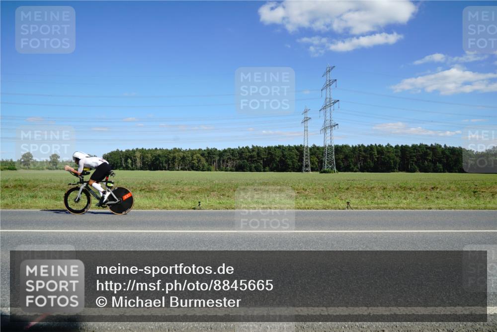 07.09.2025 - 19. Norderstedt Triathlon Michael Burmester http://msf.ph/oto/8845665 07.09.2025 15:03:44 Radfahren  meine-sportfotos.de