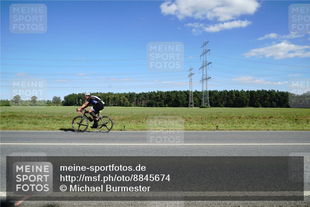 07.09.2025 - 19. Norderstedt Triathlon Michael Burmester http://msf.ph/oto/8845674 07.09.2025 15:03:47 Radfahren 1470 meine-sportfotos.de