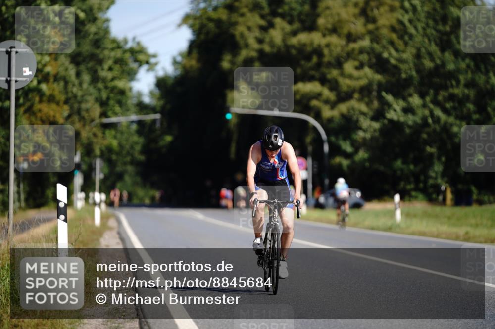 07.09.2025 - 19. Norderstedt Triathlon Michael Burmester http://msf.ph/oto/8845684 07.09.2025 11:06:53 Radfahren 1179 meine-sportfotos.de