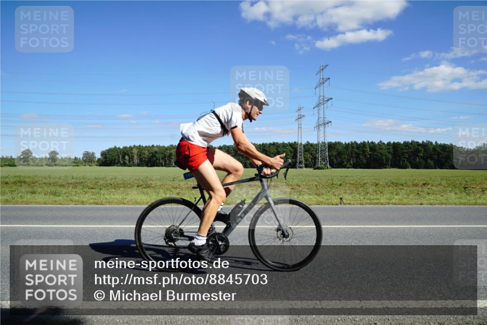 07.09.2025 - 19. Norderstedt Triathlon Michael Burmester http://msf.ph/oto/8845703 07.09.2025 15:04:06 Radfahren 462, 1431 meine-sportfotos.de