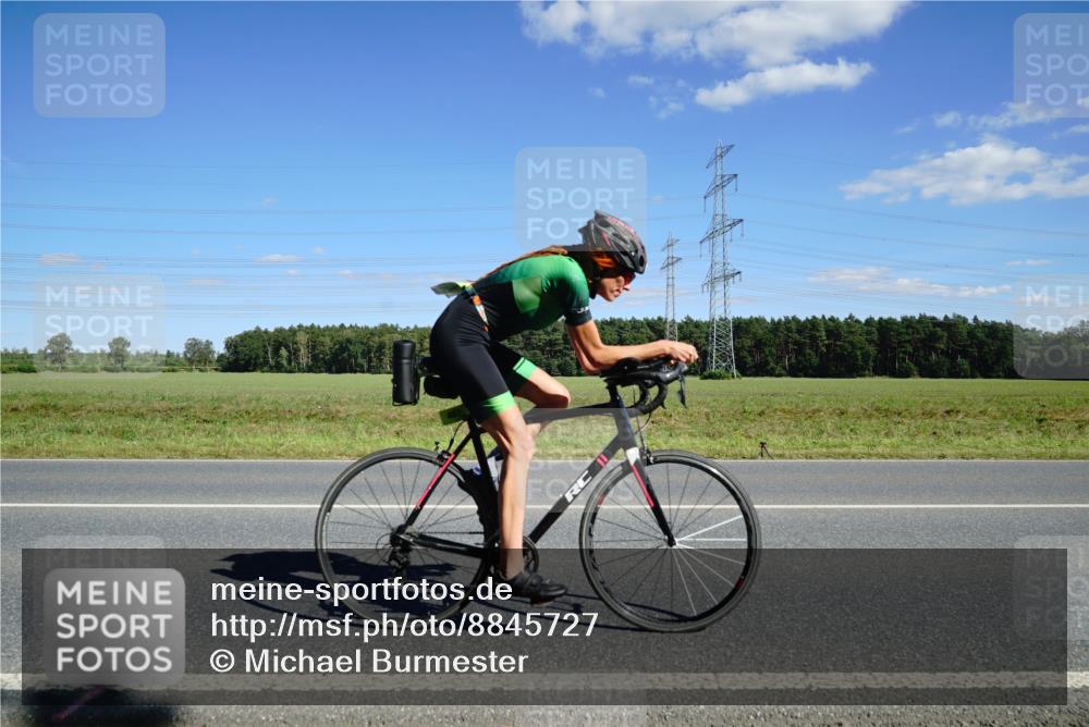 07.09.2025 - 19. Norderstedt Triathlon Michael Burmester http://msf.ph/oto/8845727 07.09.2025 15:04:17 Radfahren 444, 467 meine-sportfotos.de