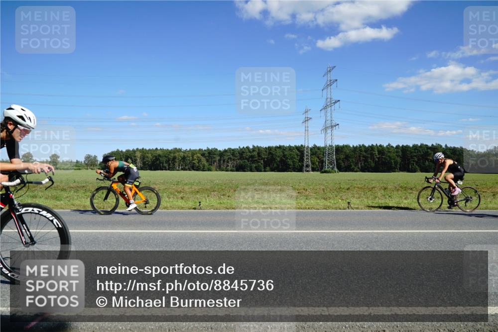 07.09.2025 - 19. Norderstedt Triathlon Michael Burmester http://msf.ph/oto/8845736 07.09.2025 15:04:22 Radfahren 399, 888 meine-sportfotos.de