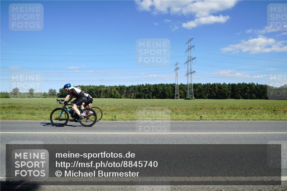 07.09.2025 - 19. Norderstedt Triathlon Michael Burmester http://msf.ph/oto/8845740 07.09.2025 15:04:23 Radfahren 399, 888 meine-sportfotos.de