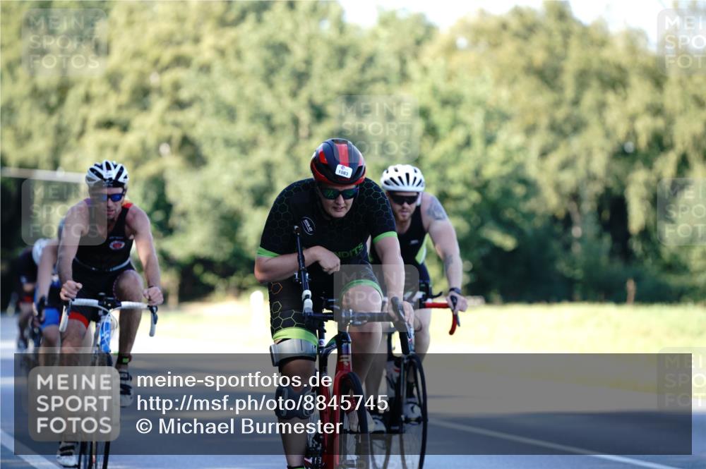 07.09.2025 - 19. Norderstedt Triathlon Michael Burmester http://msf.ph/oto/8845745 07.09.2025 16:06:30 Radfahren 491, 871, 1056, 1083, 1561 meine-sportfotos.de