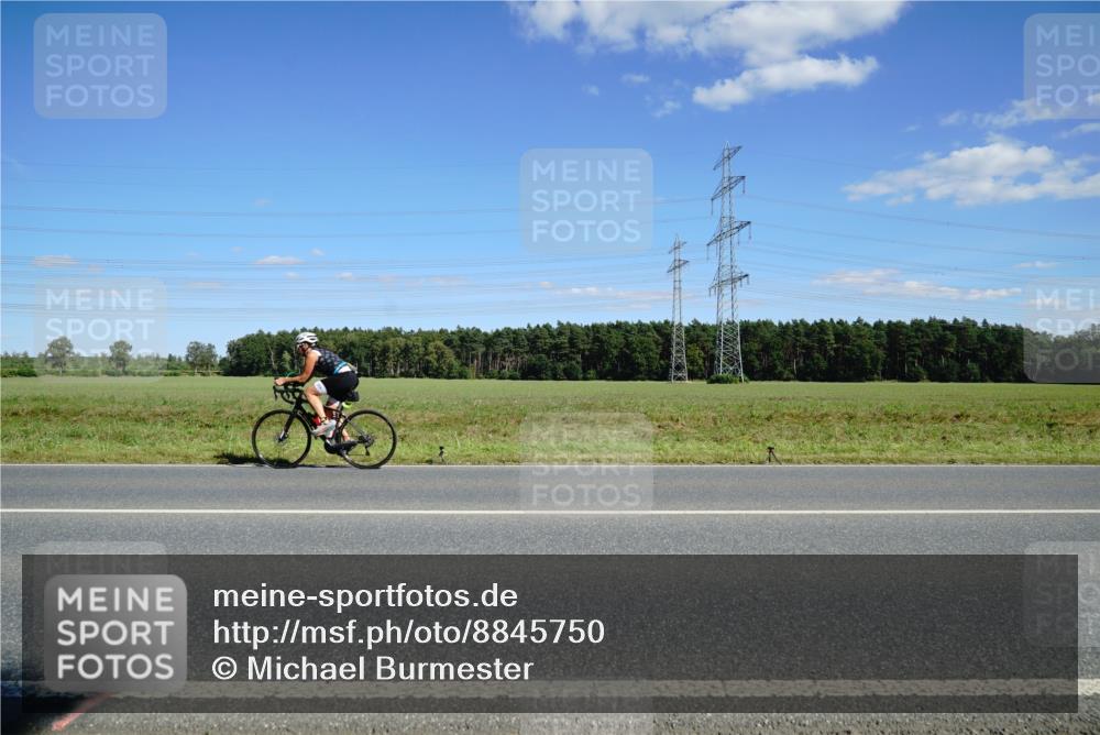 07.09.2025 - 19. Norderstedt Triathlon Michael Burmester http://msf.ph/oto/8845750 07.09.2025 15:04:28 Radfahren 888, 1491 meine-sportfotos.de