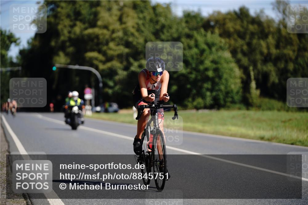 07.09.2025 - 19. Norderstedt Triathlon Michael Burmester http://msf.ph/oto/8845751 07.09.2025 11:08:20 Radfahren 821, 1164, 1170 meine-sportfotos.de