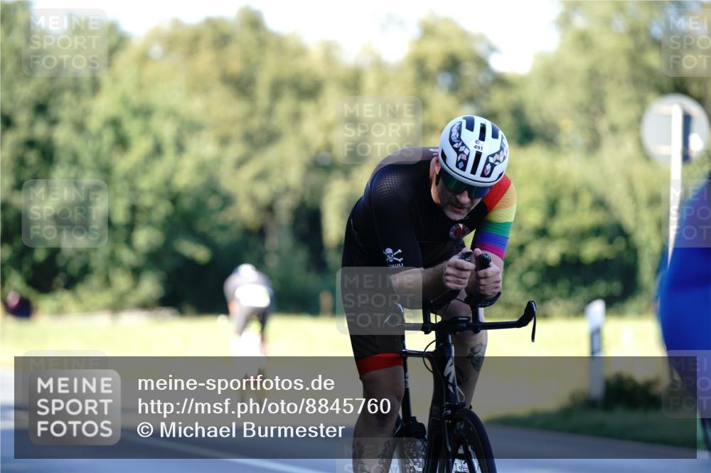 07.09.2025 - 19. Norderstedt Triathlon Michael Burmester http://msf.ph/oto/8845760 07.09.2025 16:06:32 Radfahren 491, 871, 1056, 1083, 1561 meine-sportfotos.de