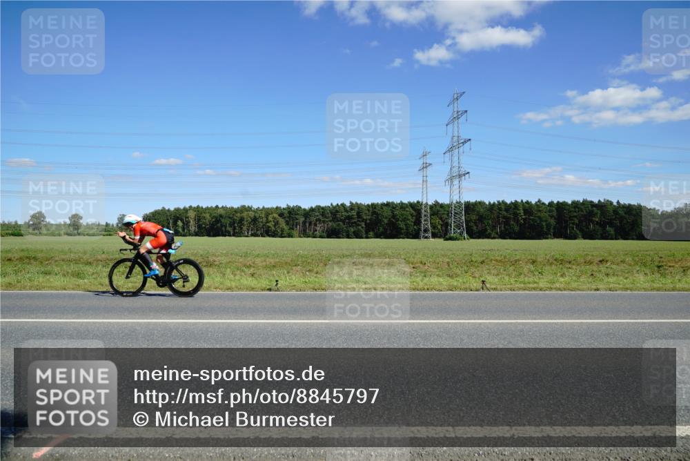 07.09.2025 - 19. Norderstedt Triathlon Michael Burmester http://msf.ph/oto/8845797 07.09.2025 15:05:05 Radfahren 1483 meine-sportfotos.de