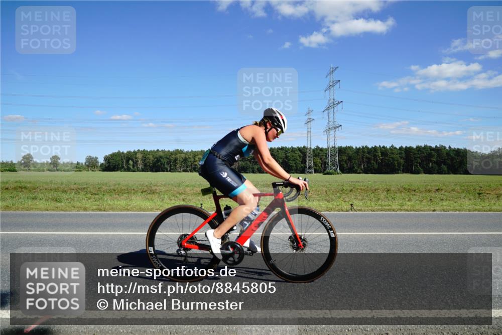 07.09.2025 - 19. Norderstedt Triathlon Michael Burmester http://msf.ph/oto/8845805 07.09.2025 15:05:10 Radfahren 1483, 1486 meine-sportfotos.de
