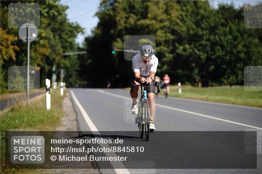 07.09.2025 - 19. Norderstedt Triathlon Michael Burmester http://msf.ph/oto/8845810 07.09.2025 11:08:58 Radfahren 284 meine-sportfotos.de