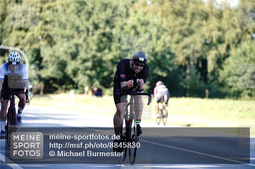 07.09.2025 - 19. Norderstedt Triathlon Michael Burmester http://msf.ph/oto/8845830 07.09.2025 16:07:02 Radfahren 950, 1400, 1418, 1602 meine-sportfotos.de