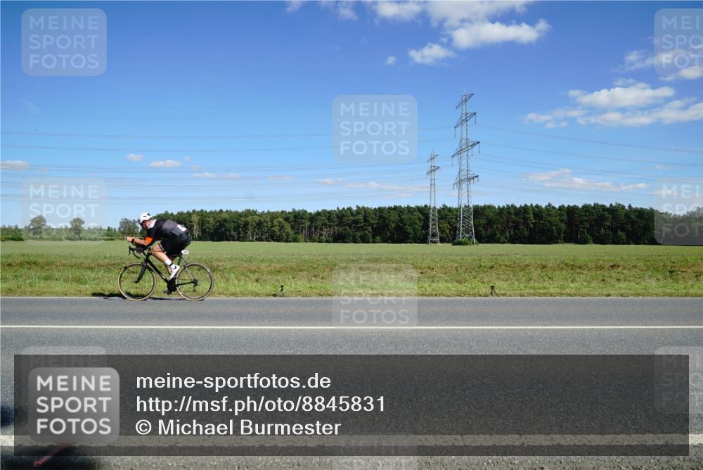 07.09.2025 - 19. Norderstedt Triathlon Michael Burmester http://msf.ph/oto/8845831 07.09.2025 15:05:27 Radfahren  meine-sportfotos.de