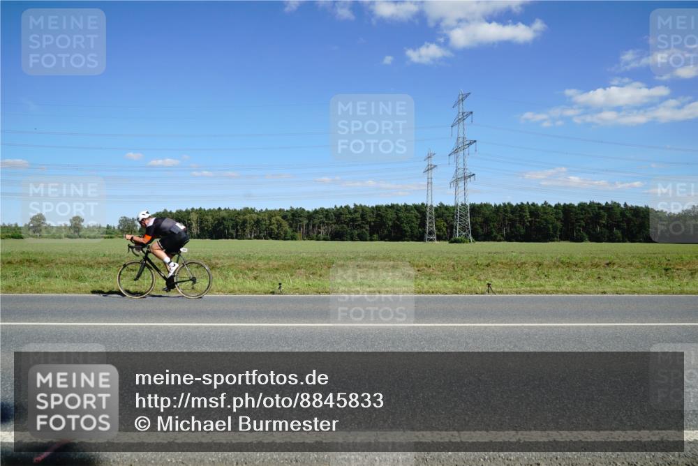 07.09.2025 - 19. Norderstedt Triathlon Michael Burmester http://msf.ph/oto/8845833 07.09.2025 15:05:27 Radfahren  meine-sportfotos.de