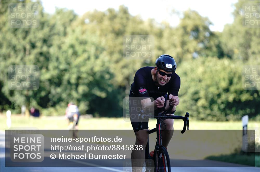 07.09.2025 - 19. Norderstedt Triathlon Michael Burmester http://msf.ph/oto/8845838 07.09.2025 16:07:02 Radfahren 950, 1400, 1418, 1602 meine-sportfotos.de
