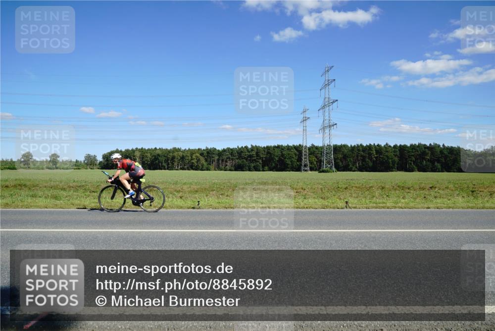 07.09.2025 - 19. Norderstedt Triathlon Michael Burmester http://msf.ph/oto/8845892 07.09.2025 15:06:04 Radfahren  meine-sportfotos.de