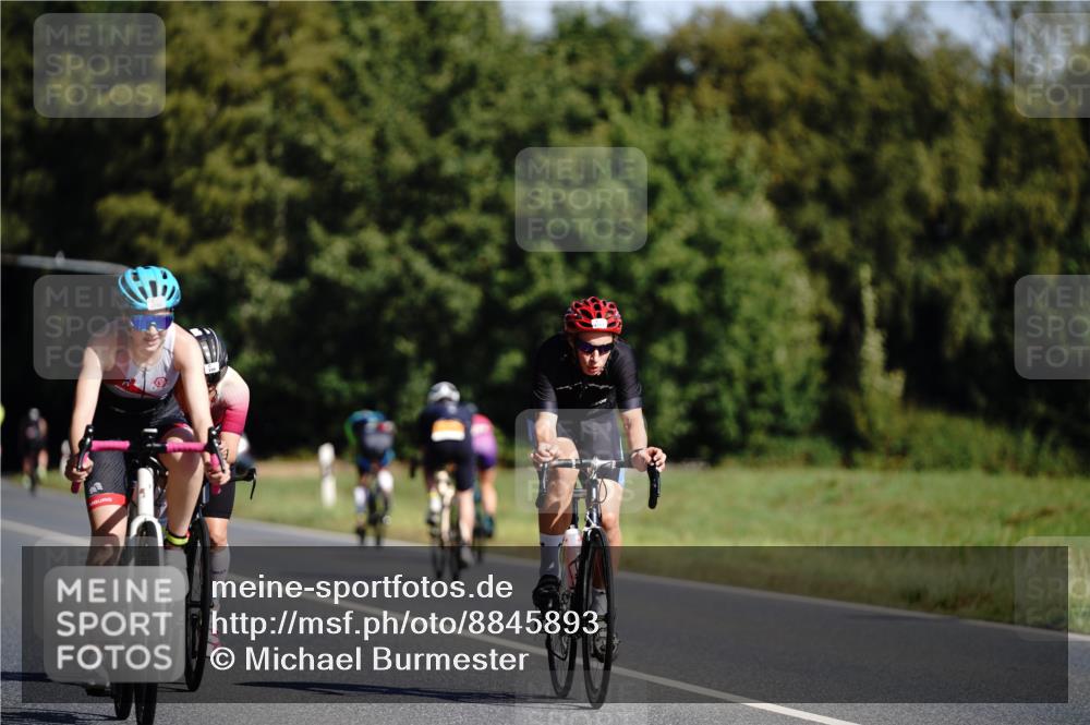 07.09.2025 - 19. Norderstedt Triathlon Michael Burmester http://msf.ph/oto/8845893 07.09.2025 11:10:56 Radfahren 199, 1153, 1184 meine-sportfotos.de