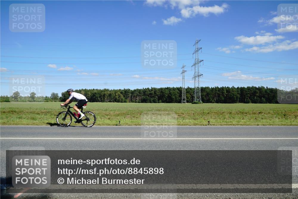 07.09.2025 - 19. Norderstedt Triathlon Michael Burmester http://msf.ph/oto/8845898 07.09.2025 15:06:07 Radfahren  meine-sportfotos.de