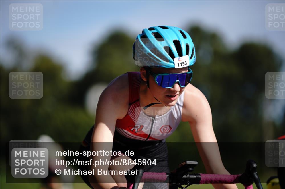 07.09.2025 - 19. Norderstedt Triathlon Michael Burmester http://msf.ph/oto/8845904 07.09.2025 11:10:58 Radfahren 199, 1153, 1184, 1377 meine-sportfotos.de