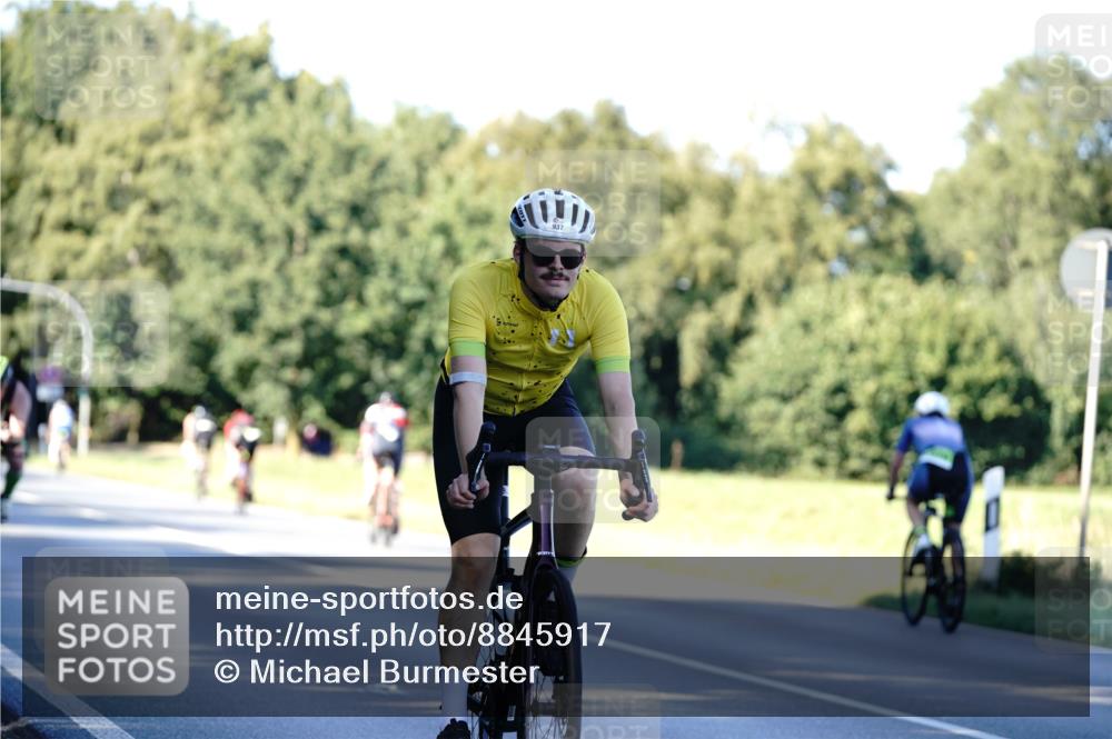 07.09.2025 - 19. Norderstedt Triathlon Michael Burmester http://msf.ph/oto/8845917 07.09.2025 16:07:13 Radfahren 937, 952, 1523, 1551, 1589, 1616 meine-sportfotos.de