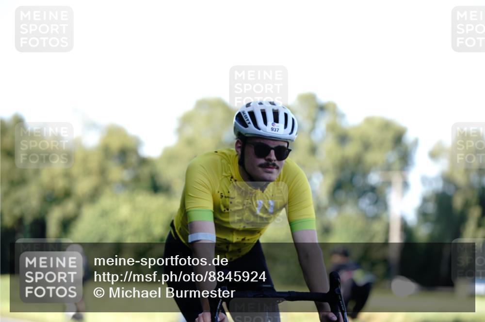 07.09.2025 - 19. Norderstedt Triathlon Michael Burmester http://msf.ph/oto/8845924 07.09.2025 16:07:14 Radfahren 937, 1523, 1551, 1616 meine-sportfotos.de