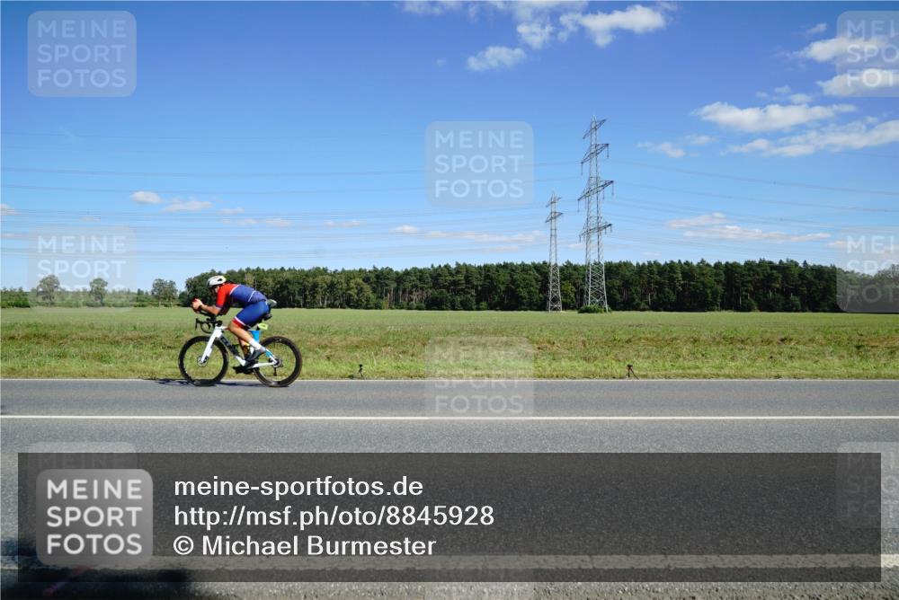 07.09.2025 - 19. Norderstedt Triathlon Michael Burmester http://msf.ph/oto/8845928 07.09.2025 15:06:35 Radfahren  meine-sportfotos.de