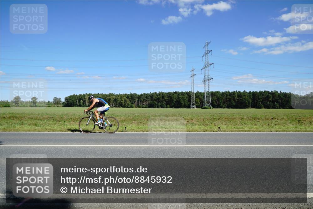 07.09.2025 - 19. Norderstedt Triathlon Michael Burmester http://msf.ph/oto/8845932 07.09.2025 15:06:38 Radfahren 427 meine-sportfotos.de
