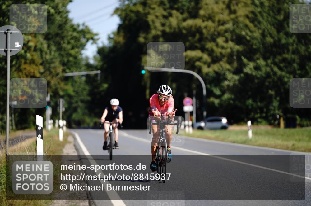 07.09.2025 - 19. Norderstedt Triathlon Michael Burmester http://msf.ph/oto/8845937 07.09.2025 11:11:49 Radfahren 1314 meine-sportfotos.de