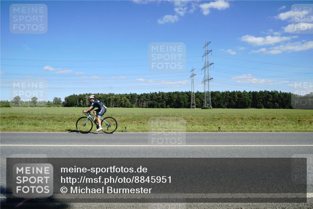 07.09.2025 - 19. Norderstedt Triathlon Michael Burmester http://msf.ph/oto/8845951 07.09.2025 15:06:50 Radfahren 897, 1433 meine-sportfotos.de