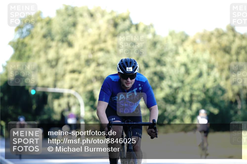 07.09.2025 - 19. Norderstedt Triathlon Michael Burmester http://msf.ph/oto/8846025 07.09.2025 16:07:49 Radfahren 957, 1529 meine-sportfotos.de