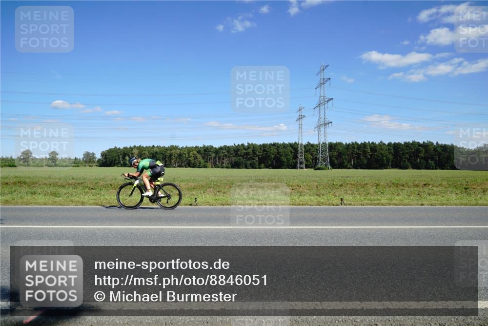 07.09.2025 - 19. Norderstedt Triathlon Michael Burmester http://msf.ph/oto/8846051 07.09.2025 15:07:51 Radfahren 442, 464 meine-sportfotos.de