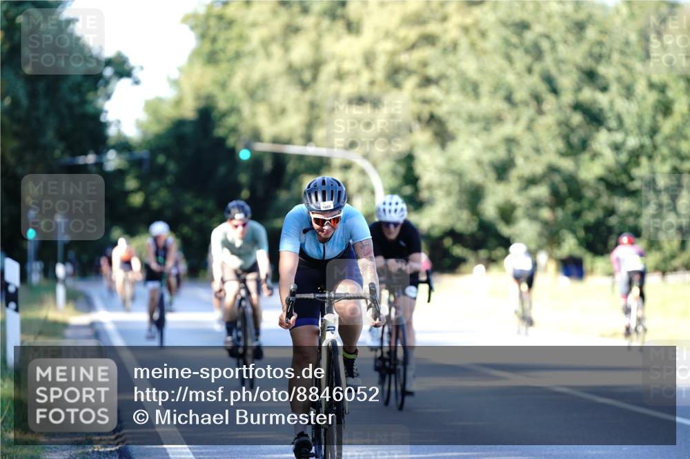 07.09.2025 - 19. Norderstedt Triathlon Michael Burmester http://msf.ph/oto/8846052 07.09.2025 16:08:11 Radfahren 945, 1475, 1556, 1607 meine-sportfotos.de