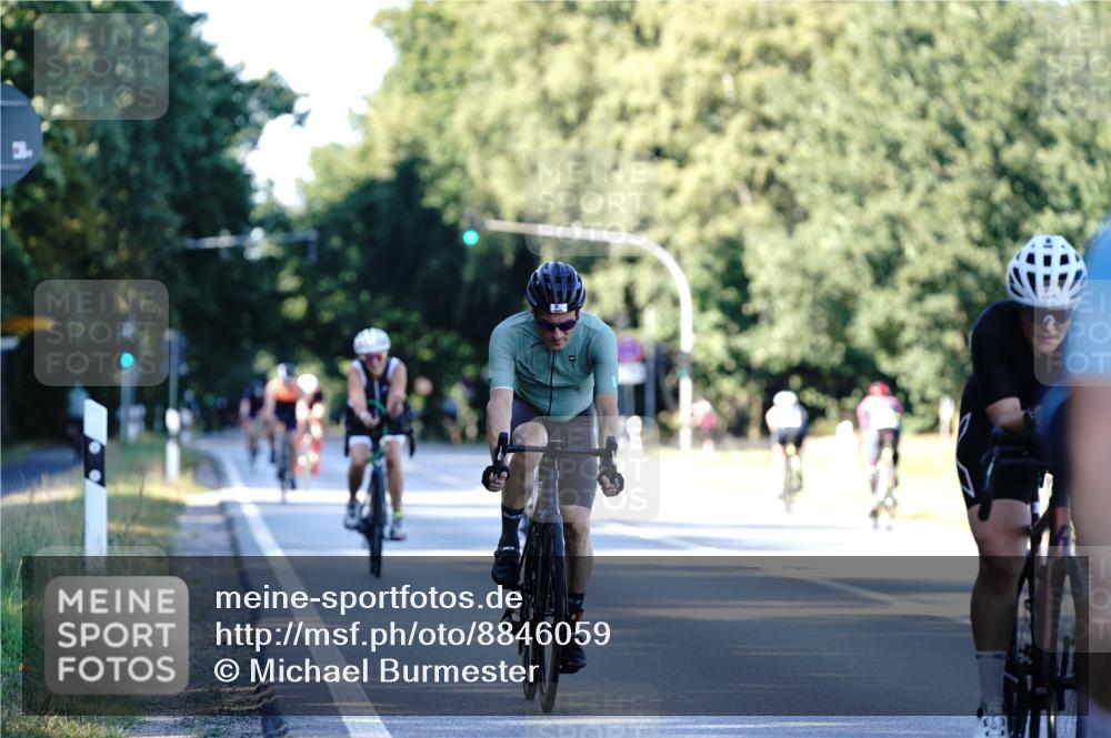 07.09.2025 - 19. Norderstedt Triathlon Michael Burmester http://msf.ph/oto/8846059 07.09.2025 16:08:12 Radfahren 945, 1475, 1556, 1607 meine-sportfotos.de