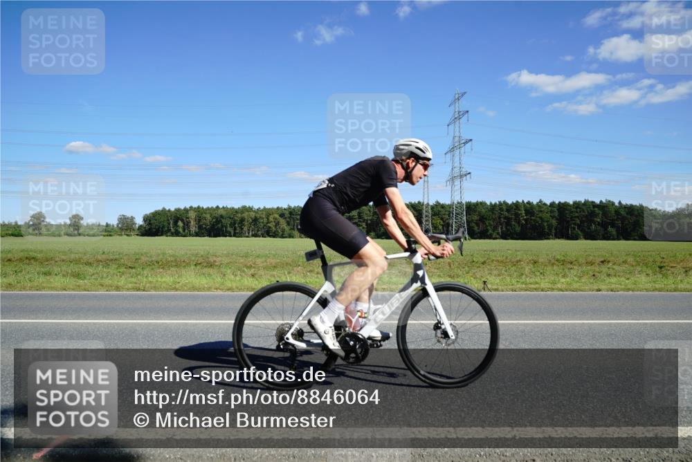 07.09.2025 - 19. Norderstedt Triathlon Michael Burmester http://msf.ph/oto/8846064 07.09.2025 15:08:08 Radfahren 438, 463, 956 meine-sportfotos.de