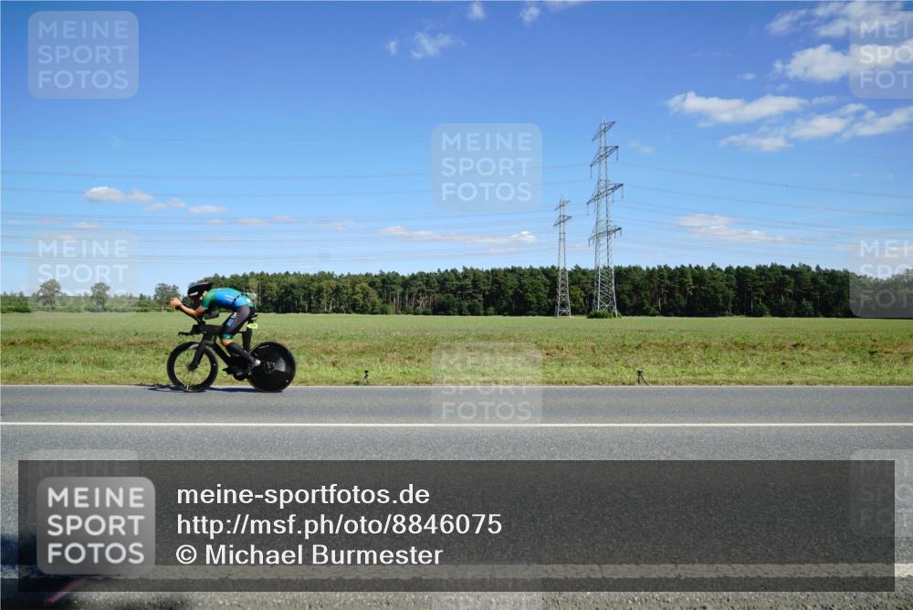 07.09.2025 - 19. Norderstedt Triathlon Michael Burmester http://msf.ph/oto/8846075 07.09.2025 15:08:11 Radfahren 438, 463, 956 meine-sportfotos.de