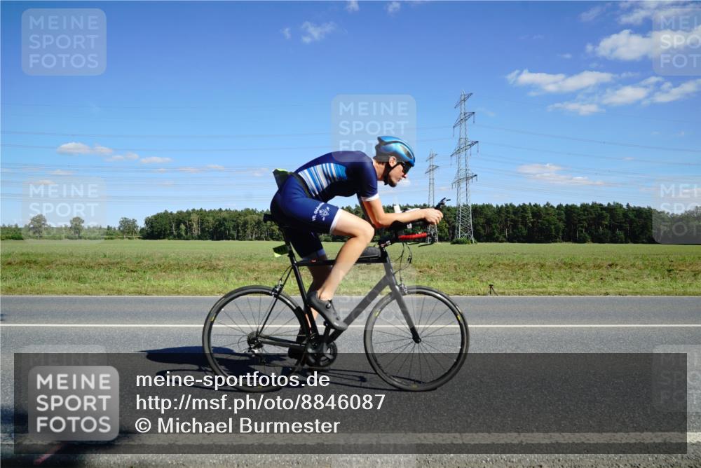 07.09.2025 - 19. Norderstedt Triathlon Michael Burmester http://msf.ph/oto/8846087 07.09.2025 15:08:27 Radfahren 402, 474, 1511 meine-sportfotos.de
