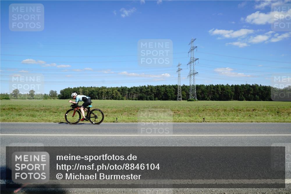 07.09.2025 - 19. Norderstedt Triathlon Michael Burmester http://msf.ph/oto/8846104 07.09.2025 15:08:39 Radfahren 437 meine-sportfotos.de