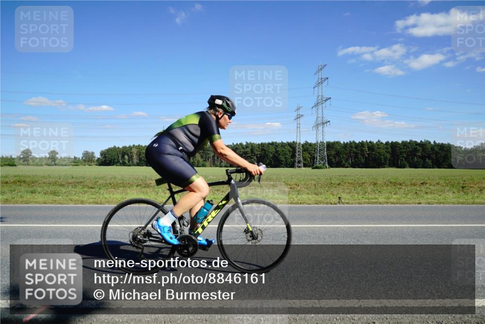 07.09.2025 - 19. Norderstedt Triathlon Michael Burmester http://msf.ph/oto/8846161 07.09.2025 15:09:22 Radfahren 454, 473 meine-sportfotos.de