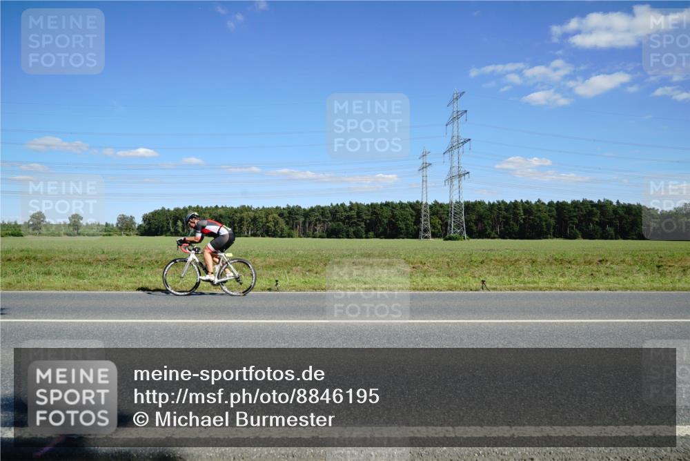07.09.2025 - 19. Norderstedt Triathlon Michael Burmester http://msf.ph/oto/8846195 07.09.2025 15:09:45 Radfahren 1504 meine-sportfotos.de