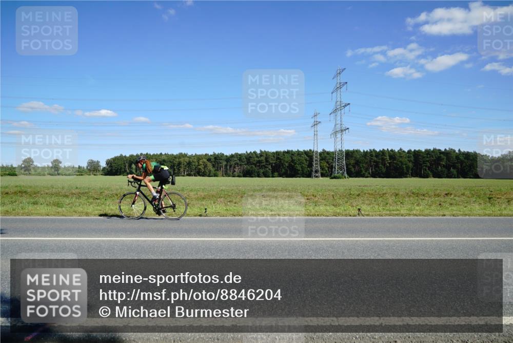 07.09.2025 - 19. Norderstedt Triathlon Michael Burmester http://msf.ph/oto/8846204 07.09.2025 15:09:54 Radfahren 1447 meine-sportfotos.de