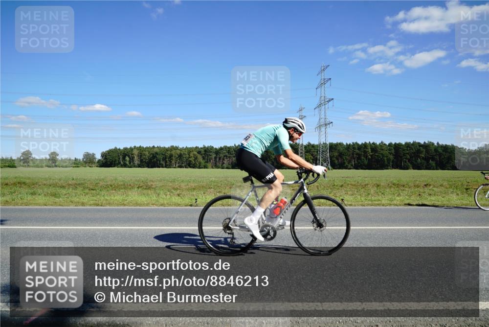 07.09.2025 - 19. Norderstedt Triathlon Michael Burmester http://msf.ph/oto/8846213 07.09.2025 15:09:59 Radfahren 953, 1447 meine-sportfotos.de