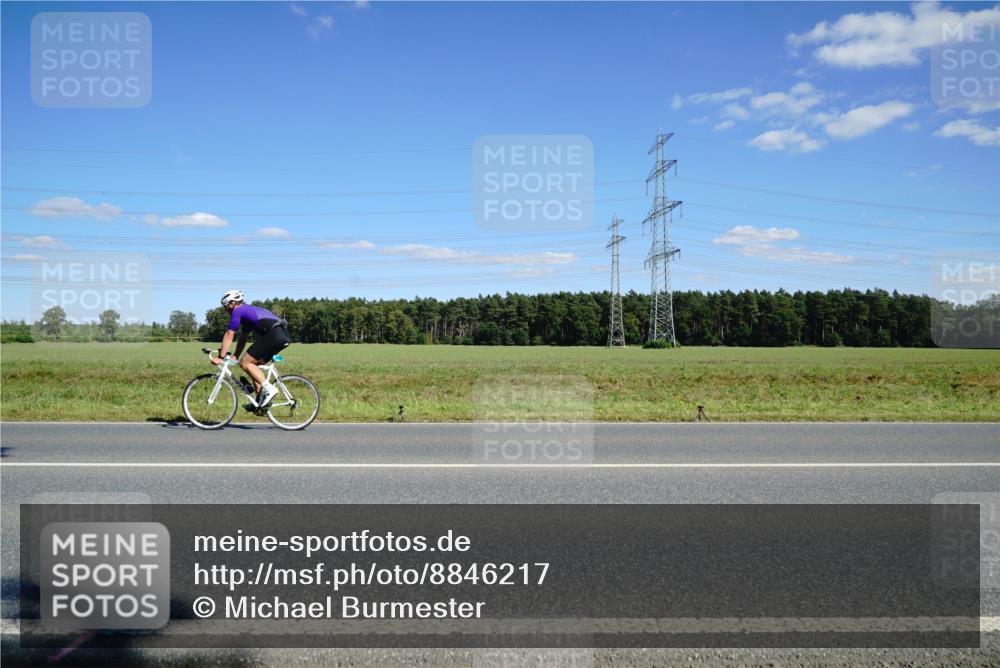 07.09.2025 - 19. Norderstedt Triathlon Michael Burmester http://msf.ph/oto/8846217 07.09.2025 15:10:00 Radfahren 953 meine-sportfotos.de